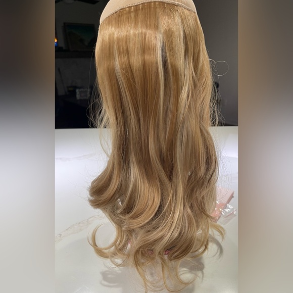 HAIR, 16" Halo/or Clip/In with instructions, Blonde highlighted - Picture 6 of 8